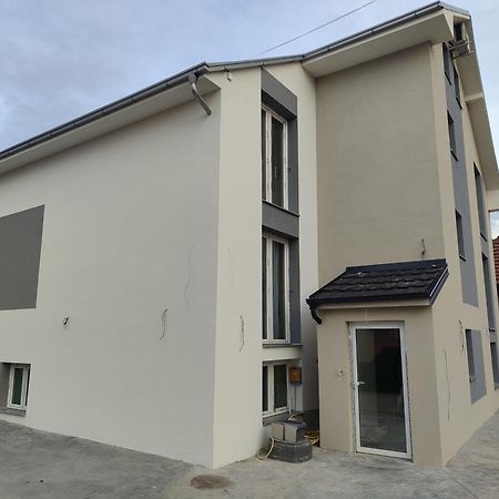 Apartmani Hub Ni Екстериор снимка