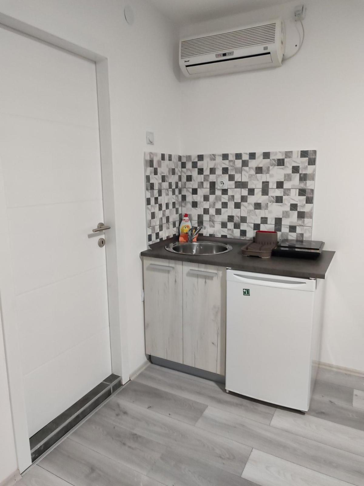 Apartmani Hub Ni Екстериор снимка